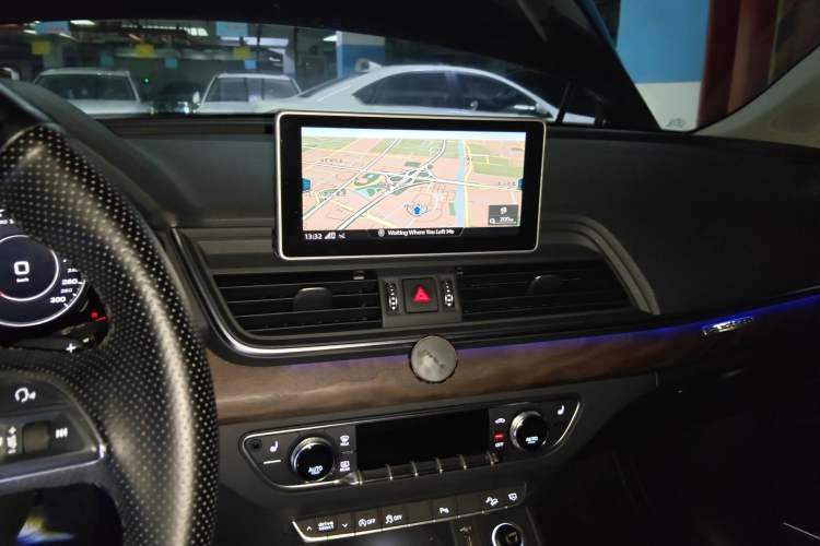 Used Audi Q5L 2018 45 TFSI Prestige Elegant Edition China VI Audio And AC Panel