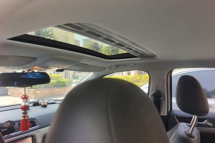 Used Volkswagen Lavida 2015 1.6L Automatic Comfort Edition Headliner