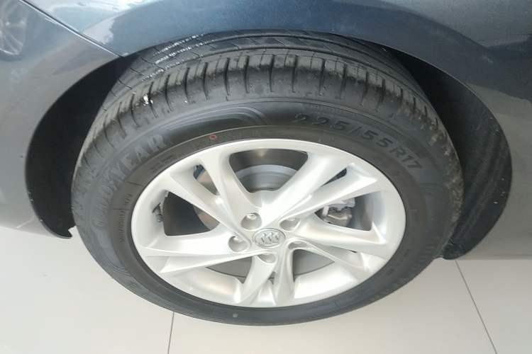 Used Buick Regal 2020 552T Elite Edition Right Rear Wheel Hub