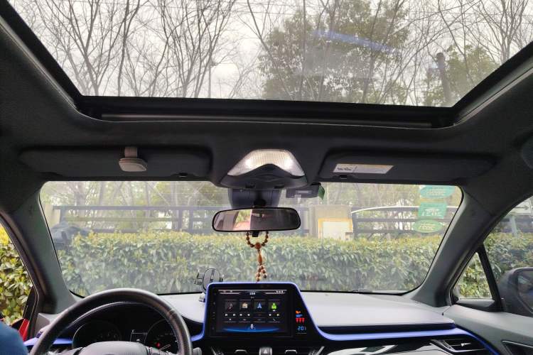 Used Toyota C-HR 2018 2.0L Flagship Sunroof Version China V Standard