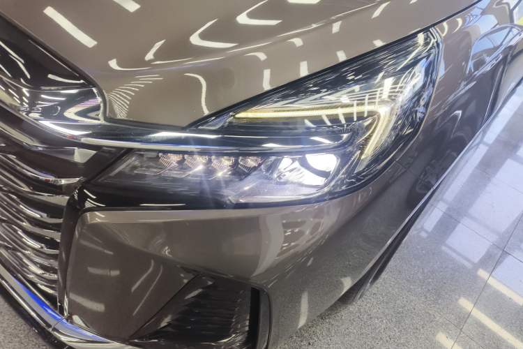 Used Buick GL8 2023 Land Executive Class Comfort Model