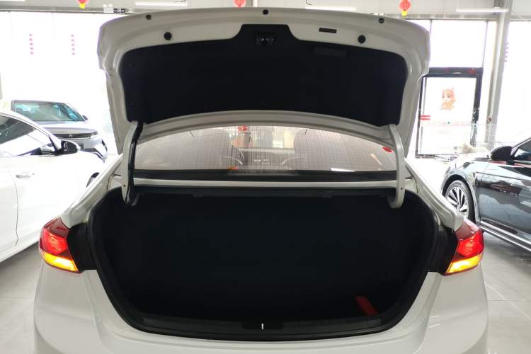 Used Hyundai Elantra (6th Generation / Lingdong) 2016 1.6L Automatic ZhiXuan – Elite Version Trunk