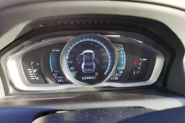 Used Volvo XC60 2015 T5 Smart Upgrade Model
