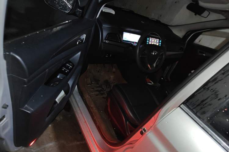 Used CHANGAN KAICHENG Oushang A600 2016 1.5L Manual Elite 7-Seater