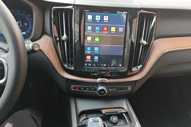 Used Volvo XC60 2024 B5 4x4 Smart Luxury Edition
