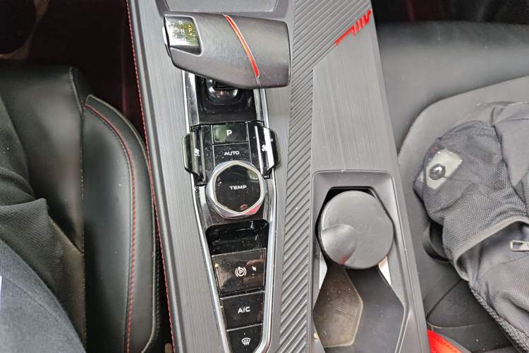 Used CHANGAN OSHAN Z6 2022 Blue Whale 1.5T DCT Smart Edition
