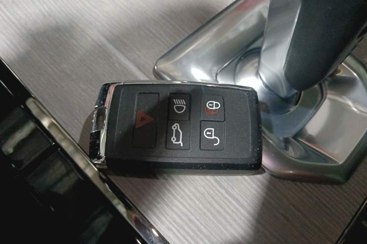 Used Land Rover Range Evoque 2021 Range Rover Velar 249 PS R-Dynamic S Performance Edition
