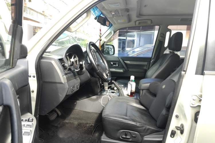 Used Mitsubishi Pajero 2015 3.0L Automatic Luxury Version China V Standard Left Front Seat