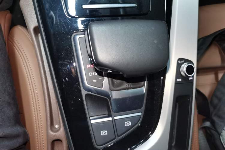 Used Audi A5 2023 Sportback 40 TFSI Fashionable and Dynamic Model Gear Lever