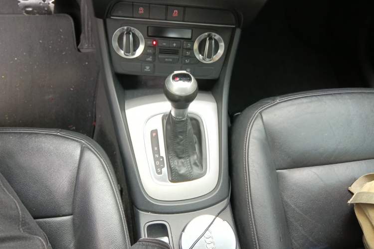 Used Audi Q3 2015 30 TFSI Ambition Edition Gear Lever