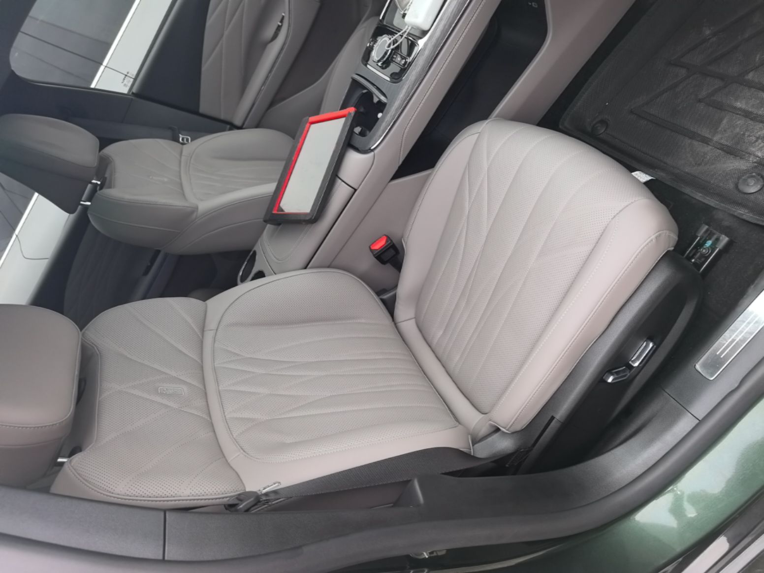 Geely Galaxy 8 2025 130km EM-i Deluxe Edition — снимка 19