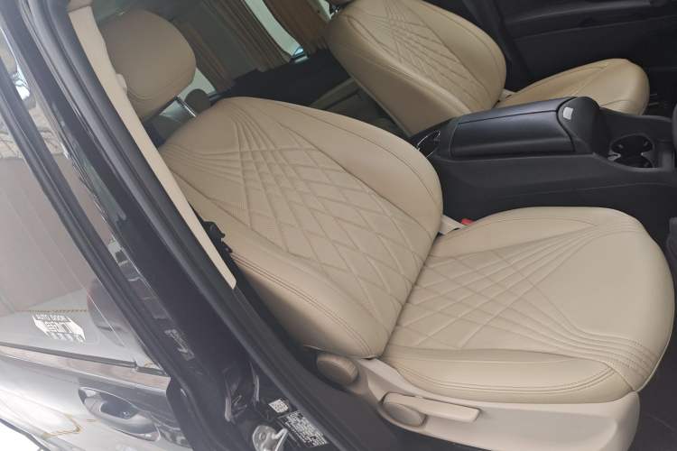 Used Mercedes-Benz Vito 2018 2.0T Elite Version 7 Seats China VI Emission Standard
