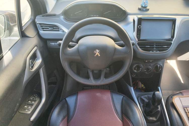 Used Peugeot 2008 2014 1.6L Manual Trend Edition Steering Wheel