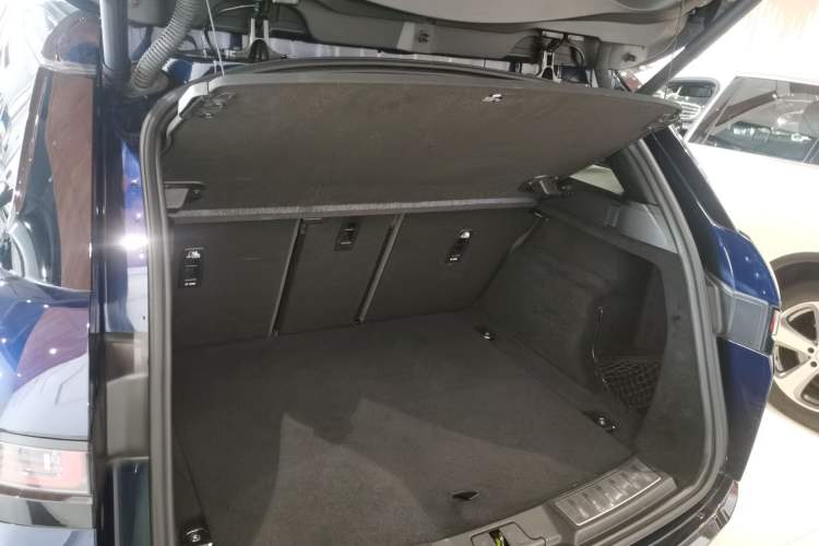 Used Land Rover Range Evoque 2021 Range Rover Velar 249 PS R-Dynamic S Performance Edition
