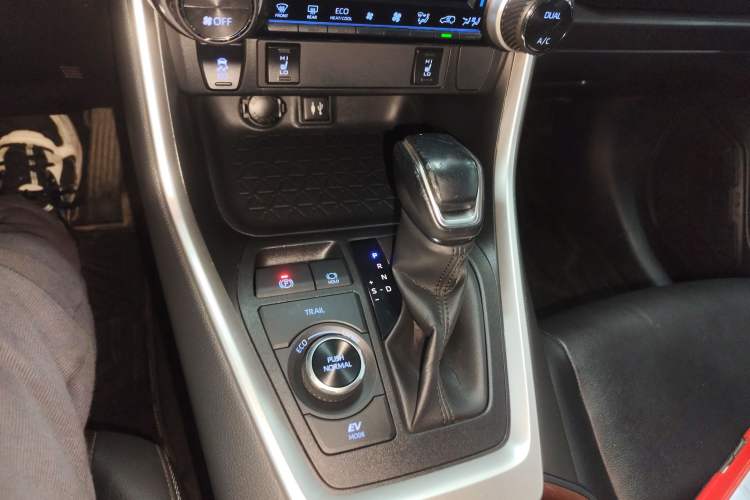 Used Toyota RAV4 2021 Revised Version Dual-Motor Hybrid 2.5L E-CVT 4x4 Elite PLUS Edition Gear Lever