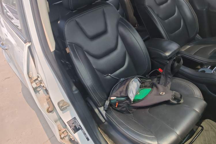 Used Dongfeng Fengon 580 2016 1.5T Manual Luxury Edition Right Front Seat