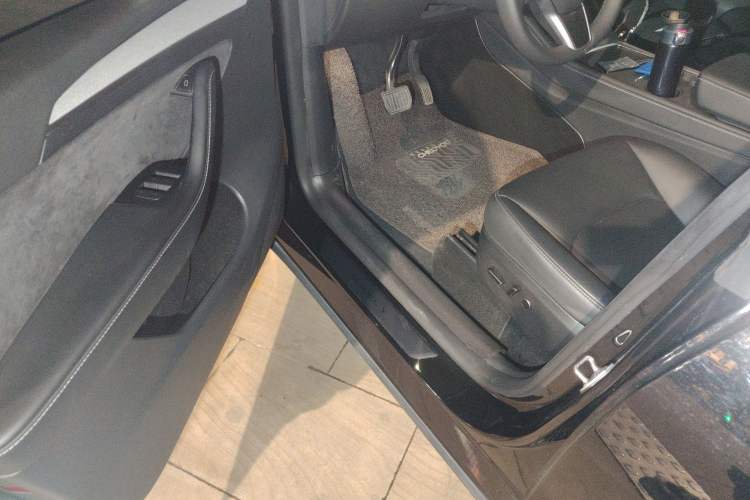 Used Tesla Model Y 2023 Rear-Wheel-Drive Version