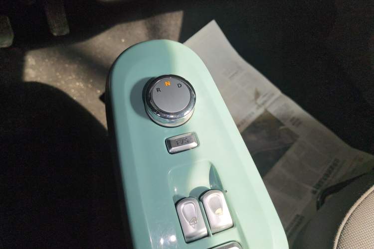 Used CHANGAN NEVO Lumin 2022 210km Sweet Edition Gear Lever