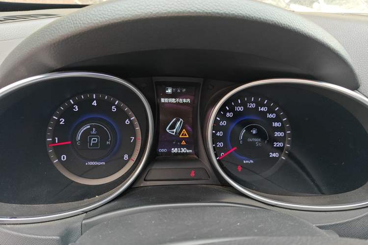 Used Hyundai Santa Fe 2013 2.4L Automatic Two-Wheel Drive Smart Version