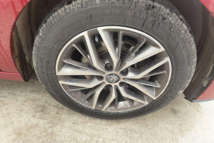 Used BYD Qin Pro New Energy 2019 DM Super Edition 1.5TI Automatic Smart Connect Speedy Model China VI Standard Right Front Wheel Hub