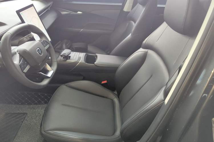 Used Changan Eado 2025 Blue Whale 1.5T 500Bar Prestige Model
