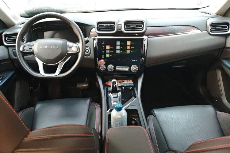 Used Lynk & Co 02 2018 1.5T DCT Two-Wheel Drive Sporty Version China V Standard Center Console