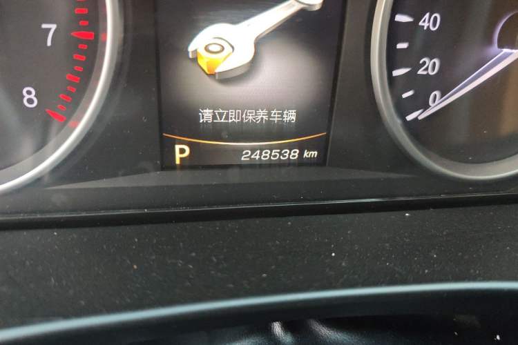 Used Geely Auto Emgrand GT 2015 1.8T Comfort Model Odometer Close Up