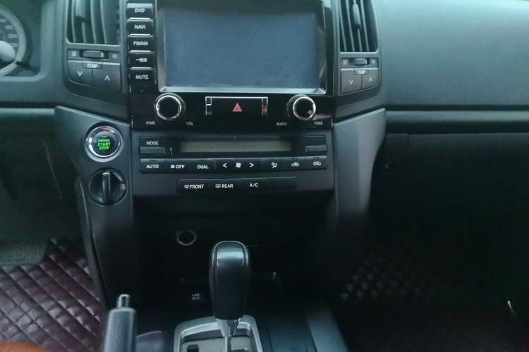 Used Toyota Land Cruiser 2015 4.0L 5-Seater Middle East Version
