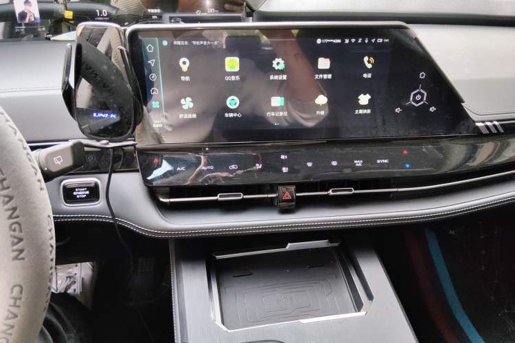 Used CHANGAN UNI-K 2024 2.0T Two-Wheel Drive YueShang Trim Audio And AC Panel