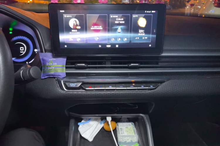 Used Geely Auto Emgrand 2022 4th Generation 1.5L CVT Luxury Model Audio And AC Panel