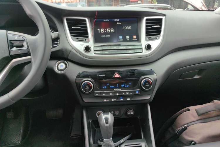 Used Hyundai Tucson 2015 1.6T Dual-Clutch Two-Wheel-Drive Smart Model
