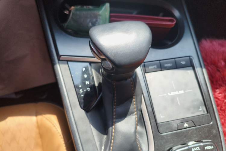 Used Lexus UX 2020 260h Explore & Adventure Edition Gear Lever