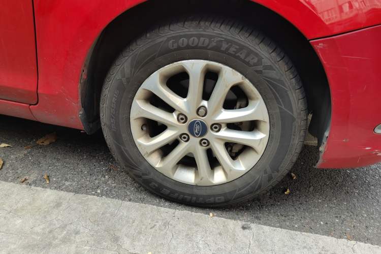 Used Ford Focus 2013 Hatchback Classic 1.8L Automatic Base Model
