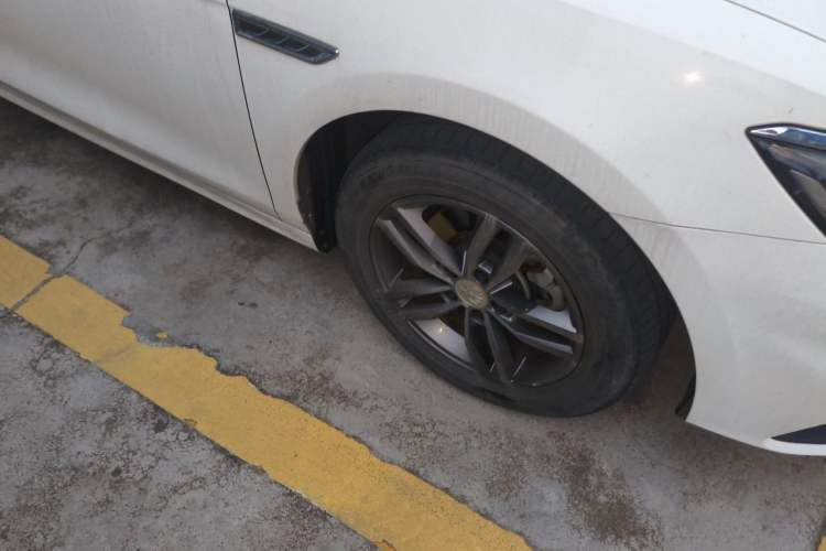 Used BYD Qin Pro 2018 1.5TI Automatic Smart Connect FENGSHANG Model Right Front Wheel Hub