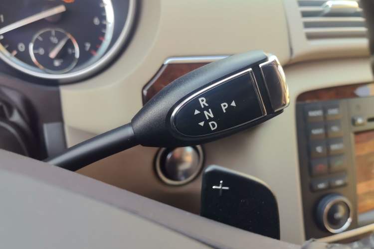 Used Mercedes-Benz R-Class 2011 R 350 L 4MATIC Gear Lever