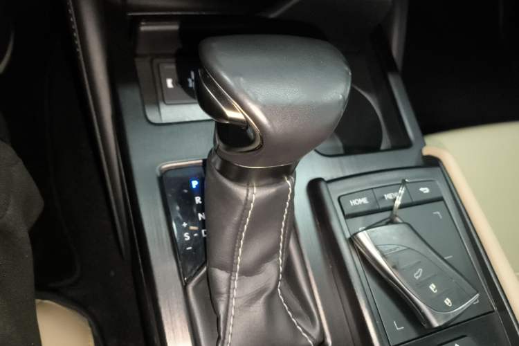 Used Lexus ES 2018 300h Premier Edition China VI Standard