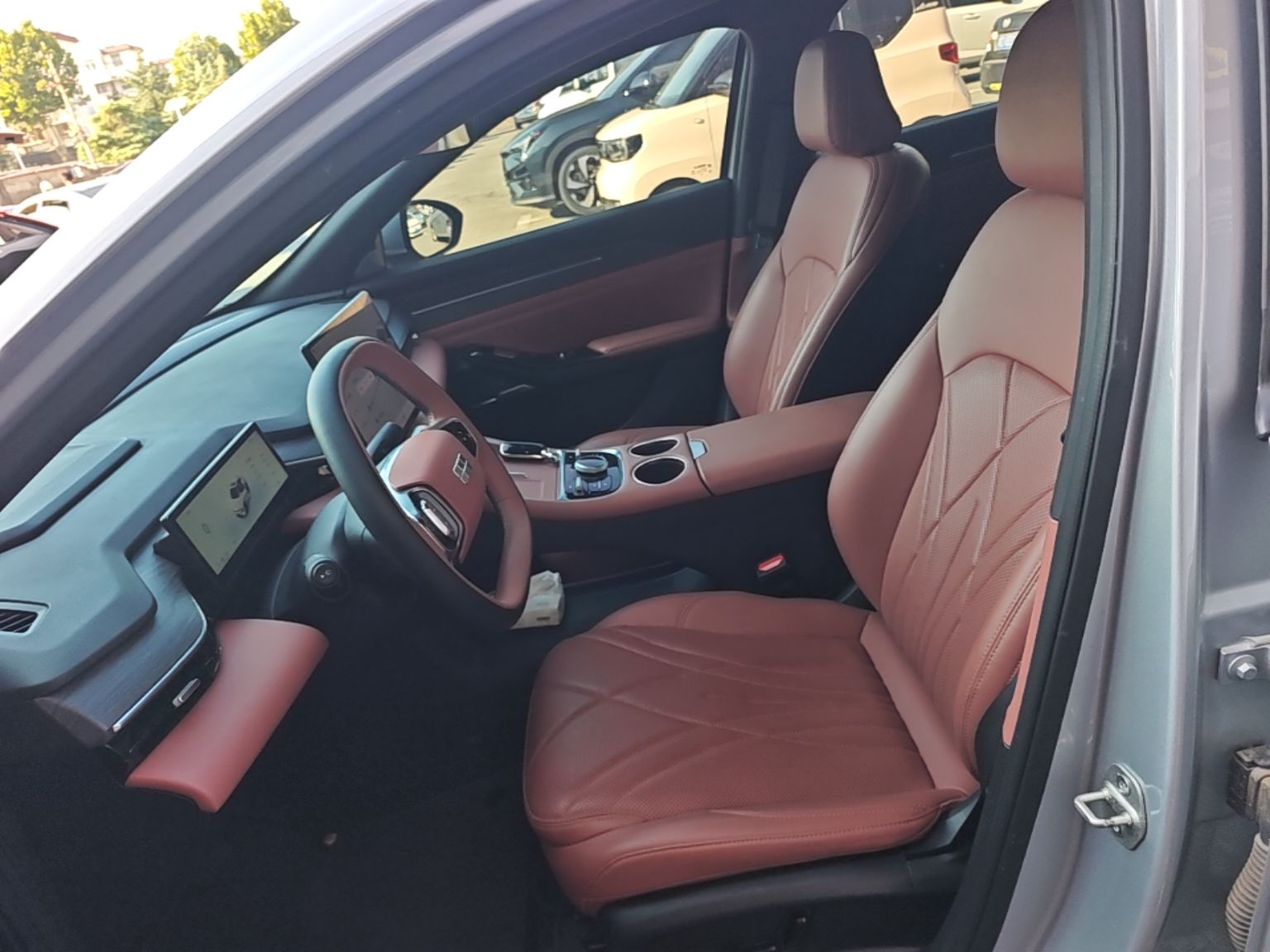 Geely Galaxy L6 2025 EM-i 140km Explorer+ Edition — снимка 17