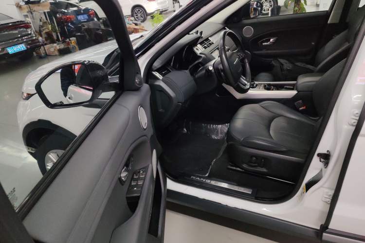 Used Land Rover Range Evoque 2018 240 PS SE Smart Brilliance Edition Driver Seat