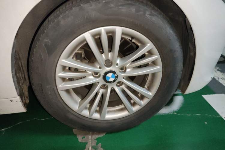 Used BMW 3 Series 2013 320Li Fashion Model Right Front Wheel Hub