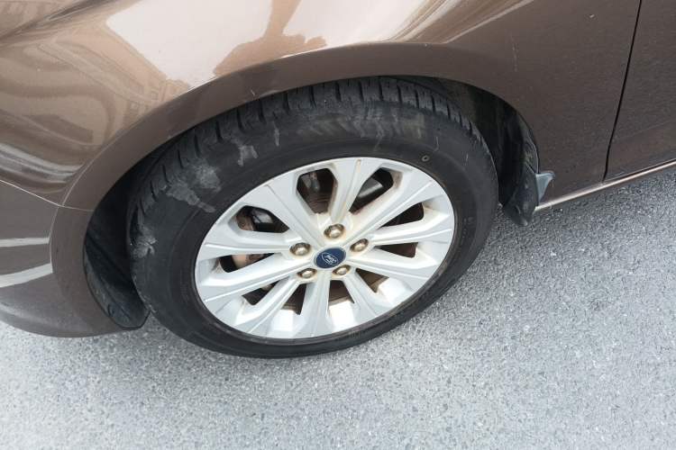 Used Ford Escort 2017 Happiness Edition 1.5L Automatic Fashion Version Left Front Wheel Hub