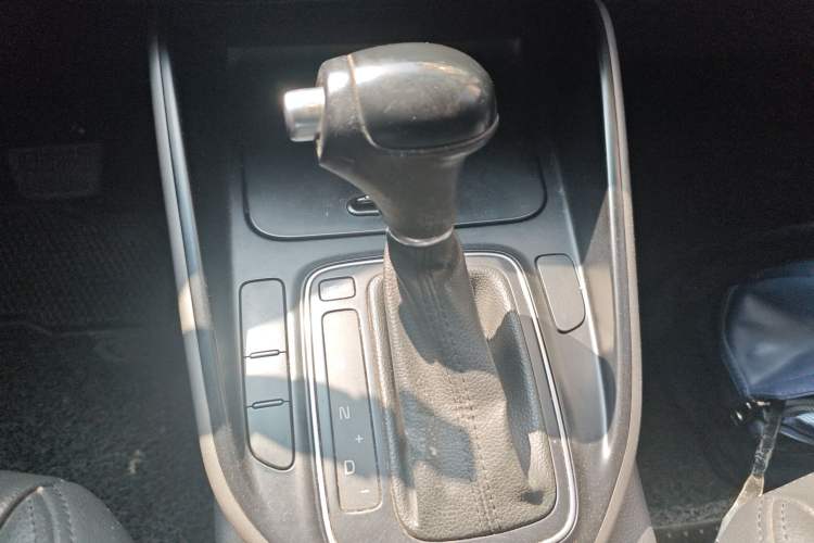 Used Kia Carens 2013 2.0L 7-Seater Automatic Standard Version China IV Standard
