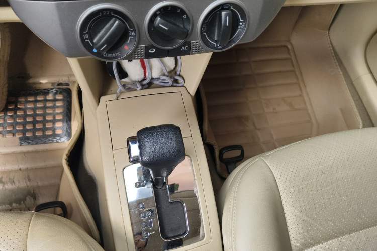 Used Volkswagen Polo 2009 Jingqing 1.6L Automatic Fashion Edition Gear Lever