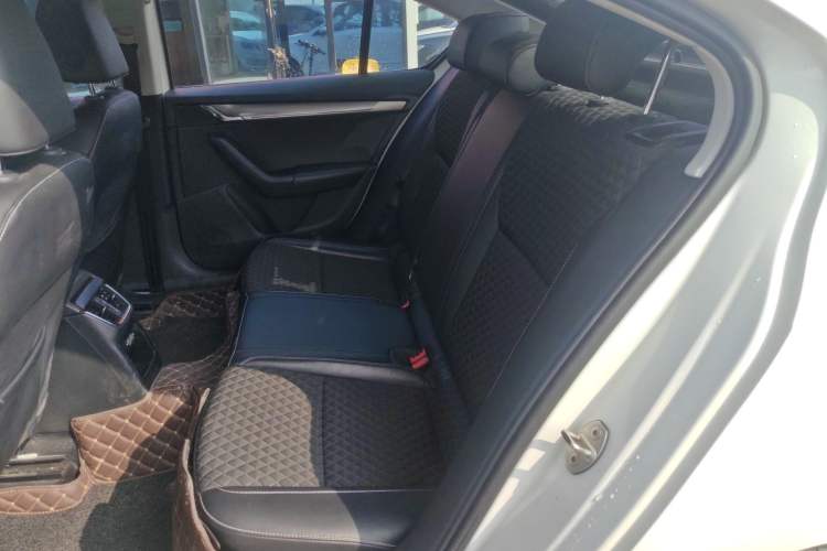 Used Skoda Octavia 2019 1.5L Manual SmartDrive Luxury Edition China VI Standard Left Rear Seat
