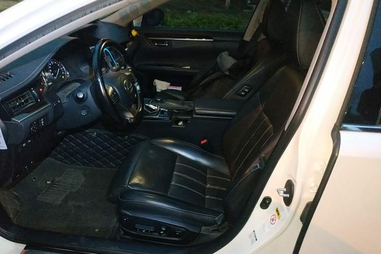 Used Lexus ES 2015 300h Luxury Edition Left Front Seat