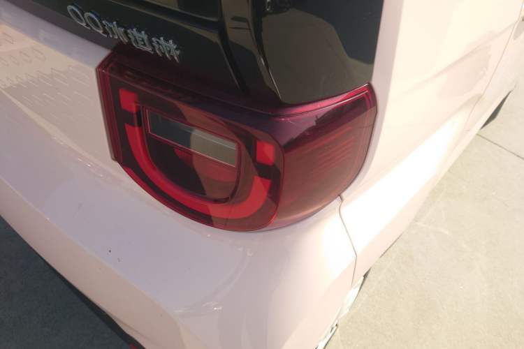 Used Chery QQ Ice Cream 2022 170km Sundae Phosphate Lithium-Ion
