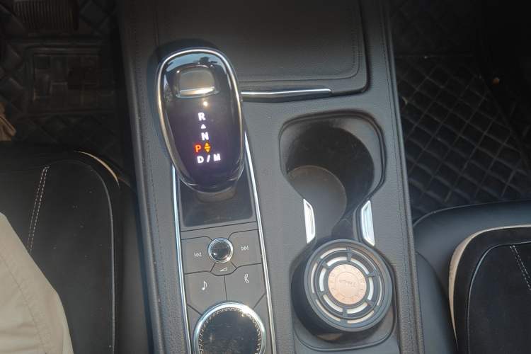 Used Cadillac XT4 2021 28T Two-Wheel Drive Leading Version
