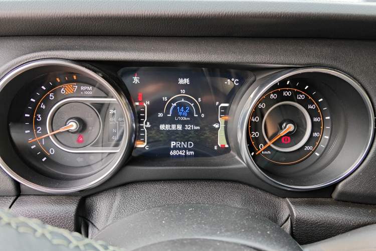 Used Jeep Wrangler 2019 2.0T Sahara 4-Door Version China V Standard
