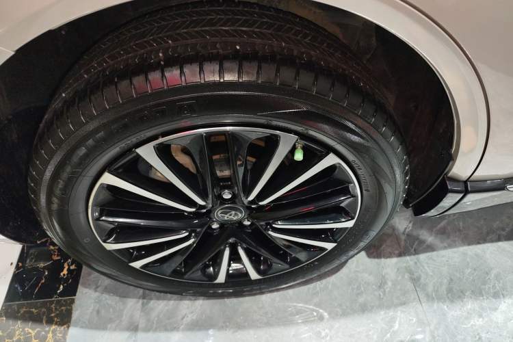 Used Toyota Venza 2022 2.0L CVT Two-Wheel Drive Prestige Edition Right Rear Wheel Hub