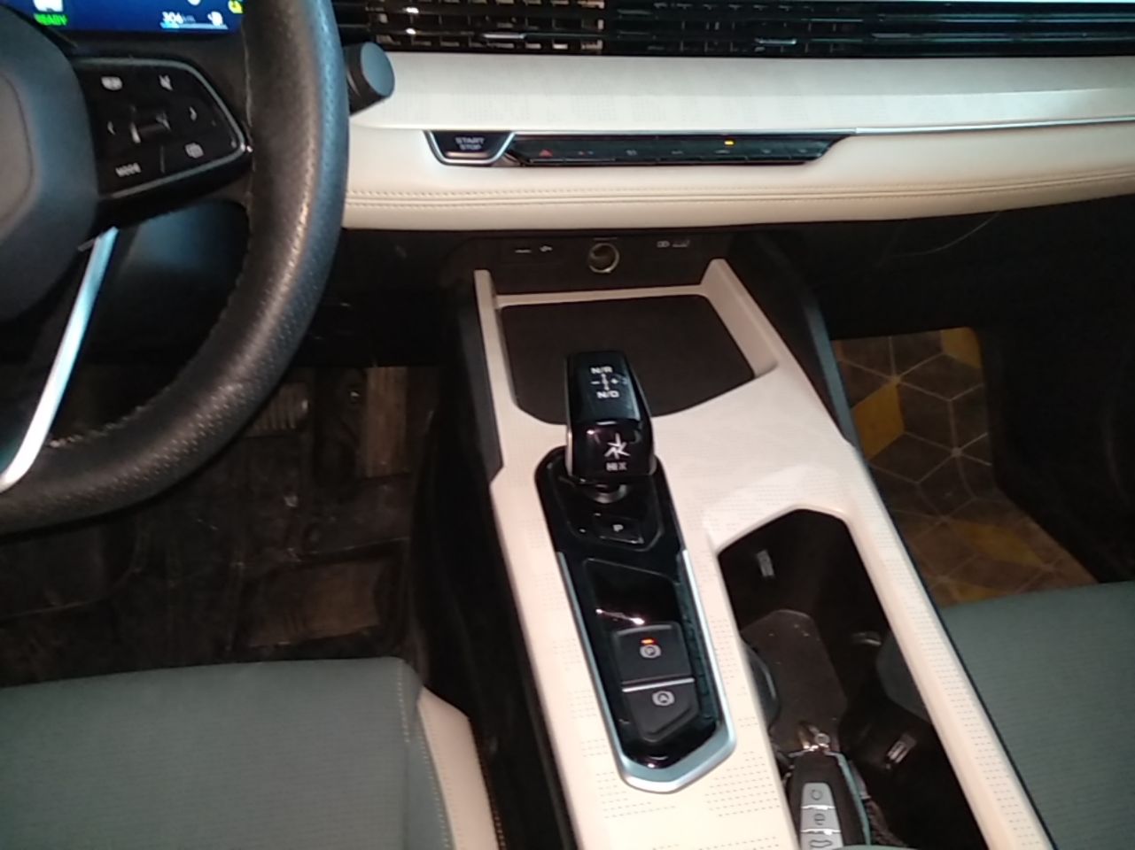 Geely Auto Emgrand L HiP 2022 1.5TD-DHT Pro 100KM Super Swift — снимка 16