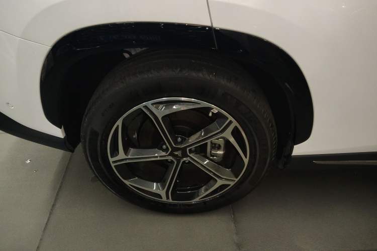 Used NETA L 2024 Extended-Range 310 Flash-Charge Red Edition
